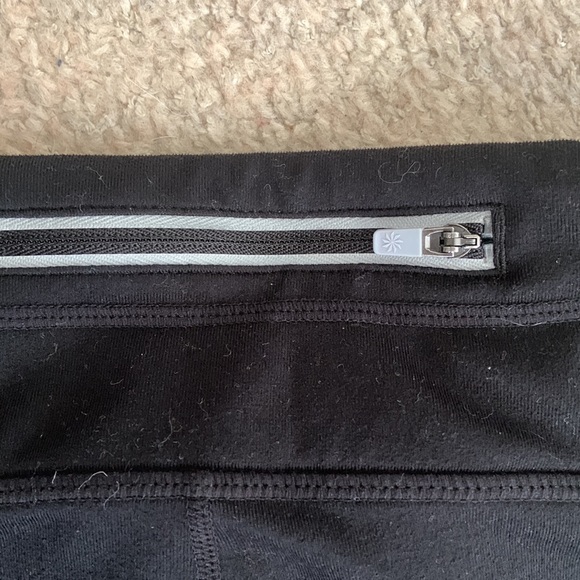 ATHLETA cropped capri leggings with black and white pattern and pockets sporty - Picture 7 of 9